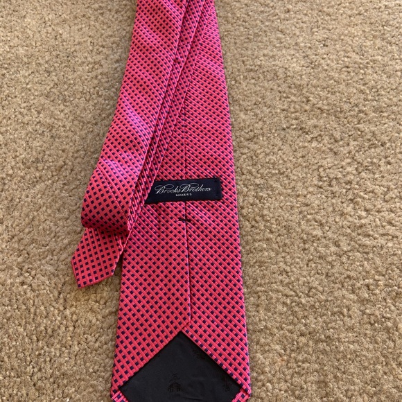 Brooks brothers tie. 100% silk - Picture 3 of 3